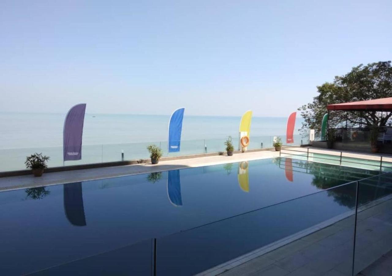 Hotel Sentral Seaview @ ​Beachfront Tanjung Bungah  Buitenkant foto